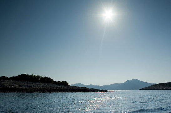 Fototapeta Słońce w pełni nad morzem adriatyckim
