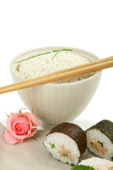 sushis et bol de riz