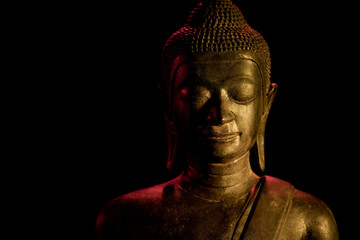 bouddha statue fond noir