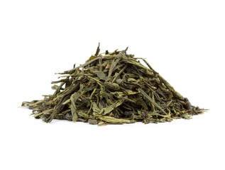 ein haufen grüner tee blätter isoliert