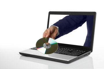 Hand reicht einen Datenträger © fovito