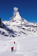 Fototapeta na wymiar Way piesze wycieczki do szczytu Matterhorn