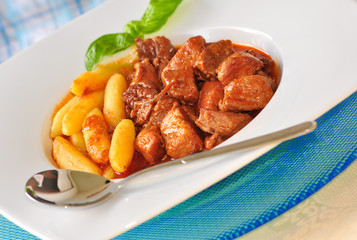 Pilzgulasch mit Schupfnudel