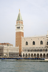 Naklejka premium Campanile und Dogenpalast in Venedig