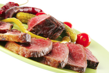 beef slices with pepprs and cucumbers