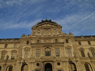 Obraz premium Museo del Louvre en Paris