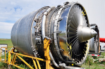 Jet engine maintenance