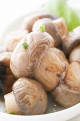 Eingelegte Champignons