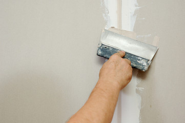 man putty plasterboard