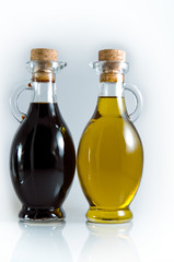 Weinessig und Olivenöl