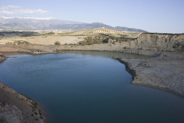 Charca en cantera de arcilla