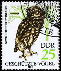 GDR - CIRCA 1982 Owl