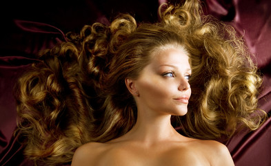Fototapeta premium Beautiful Fashion Girl with Very Long Curly Healthy Hair