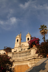 Fototapeta na wymiar Piazza di Spagna (Schody Hiszpańskie) i kościół Trinita dei Monti