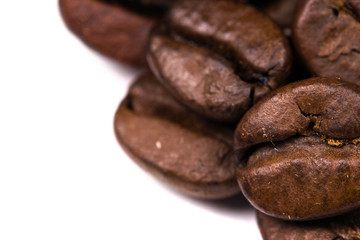 Obraz premium macro shot of coffe bens, isolated on white