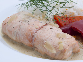 Lachsschnitte mit Sosse