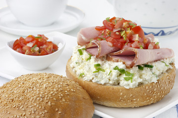 Sandwich with ham and white cheese