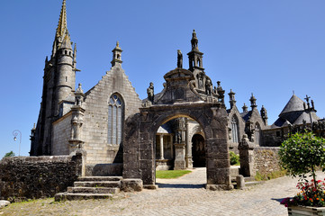 calvario bretone nell'enclos parrocchiale