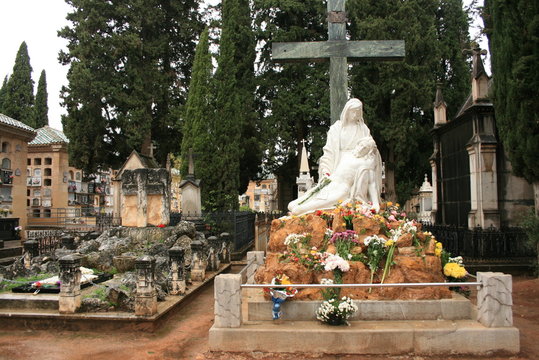 Dos tumbas en el Cementerio de Granada