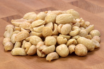 Fototapeta na wymiar roasted peanuts