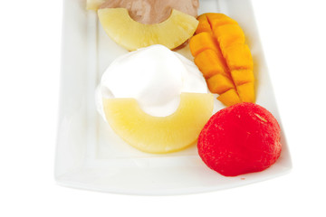 Obraz na płótnie Canvas fresh tropical fruits and ice cream