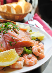 Fresh Salmon with lemon and bread