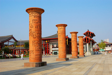 pole with decorative carved © birdmanphoto