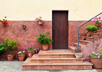 Fototapeta na wymiar Wejście dom w stylu śródziemnomorskim