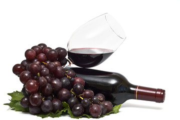 El vino y la uva.