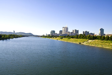 Fototapeta premium skylines at Danube in Austria