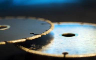 Diamond cutting blades