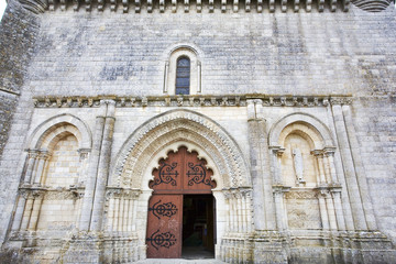 france; 17,esnandes : église saint martin