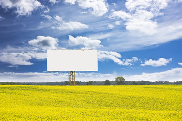 Naklejka premium billboard in rapeseed field