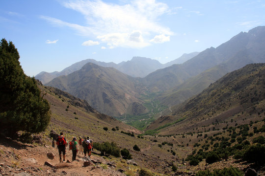 Randonneur dans les montagnes de l'Atlas marocain
