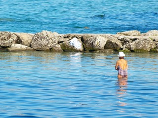 Mamie dans l'eau