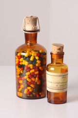 Medikamentenflasche V