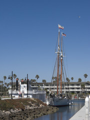 Obraz na płótnie Canvas Pokój Masted Szkuner; Oxnard Harbor, CA
