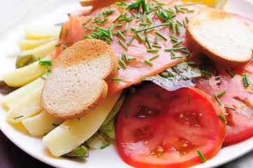 Fresh Salmon with lemon and bread