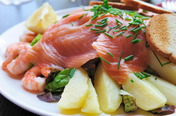 Fresh Salmon with lemon and bread