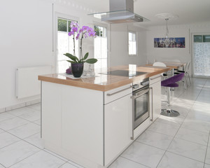 Moderne Küche mit Essplatz