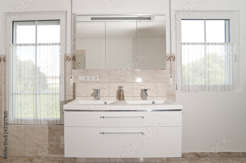 "Waschtisch im Badezimmer" Stockfotos und lizenzfreie Bilder auf