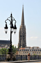 Fototapeta na wymiar Saint-Michel et le réverbère