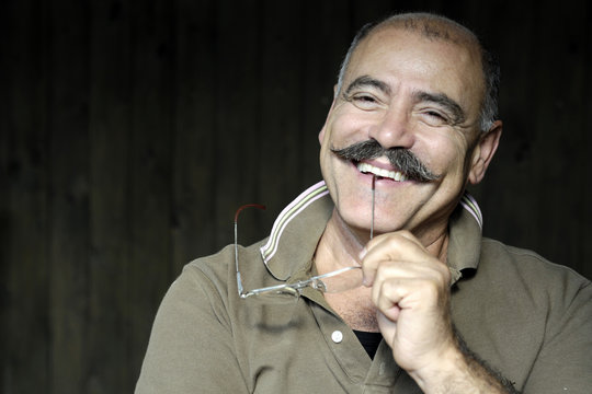 Lachender Mann  # 2025