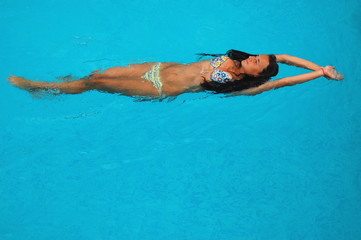 Relax in a swimming pool - obrazy, fototapety, plakaty