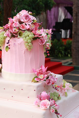 pink wedding cake with roses