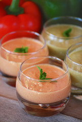 verrines de crème aux deux poivrons