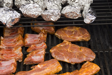 Fleisch am Griller