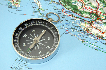 Kompass mit Landkarte