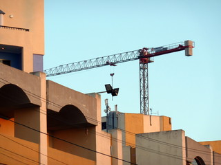 gru nel cantiere  edilizio