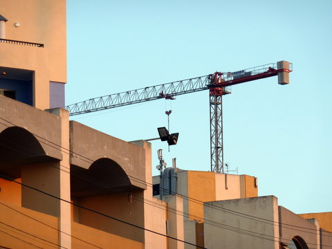 gru nel cantiere  edilizio